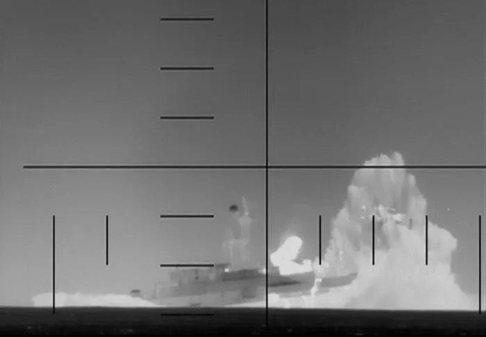 Submarino americano afunda navio de guerra iraniano e mata 87 militares