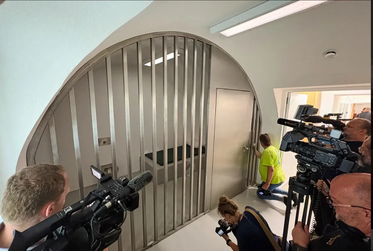 Casa onde nasceu Adolf Hitler reabre como esquadra de polícia na Áustria
