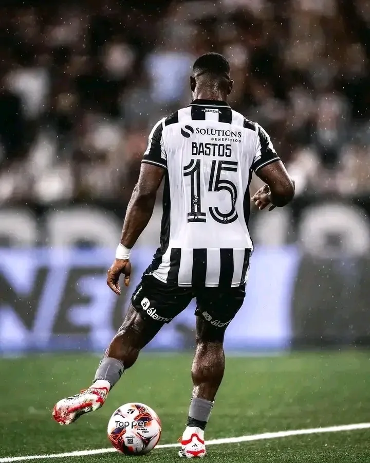 Botafogo perde na Bolívia com Bastos a titular e adia decisão para Brasil