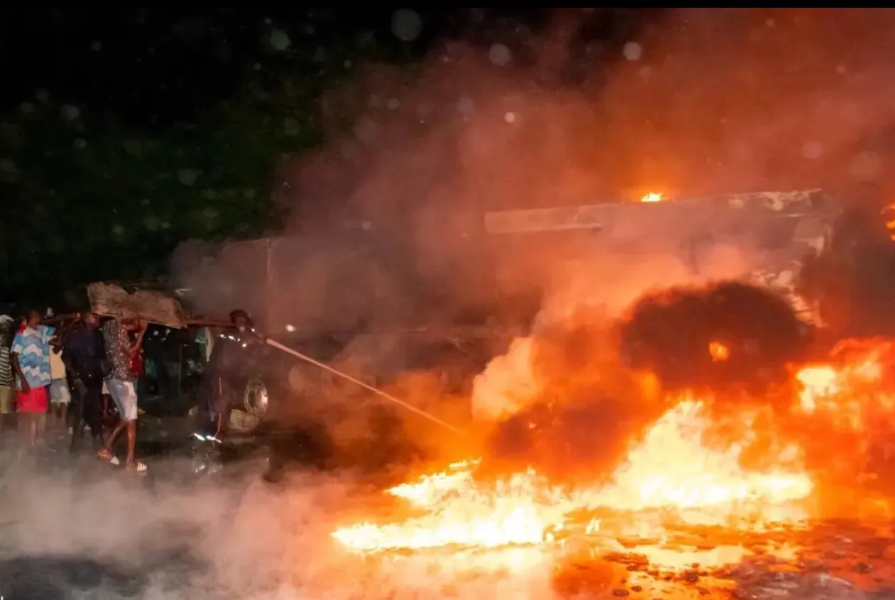 Explosão de bombas de combustível provoca incêndio e pânico em Cacuaco
