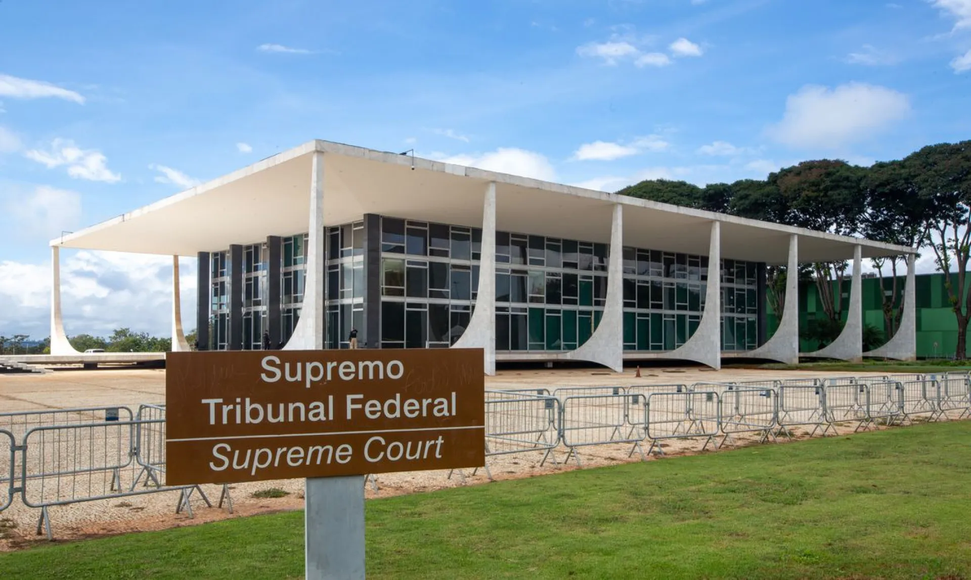 Supremo brasileiro suspende lei que permite reduzir pena do ex-Presidente Bolsonaro