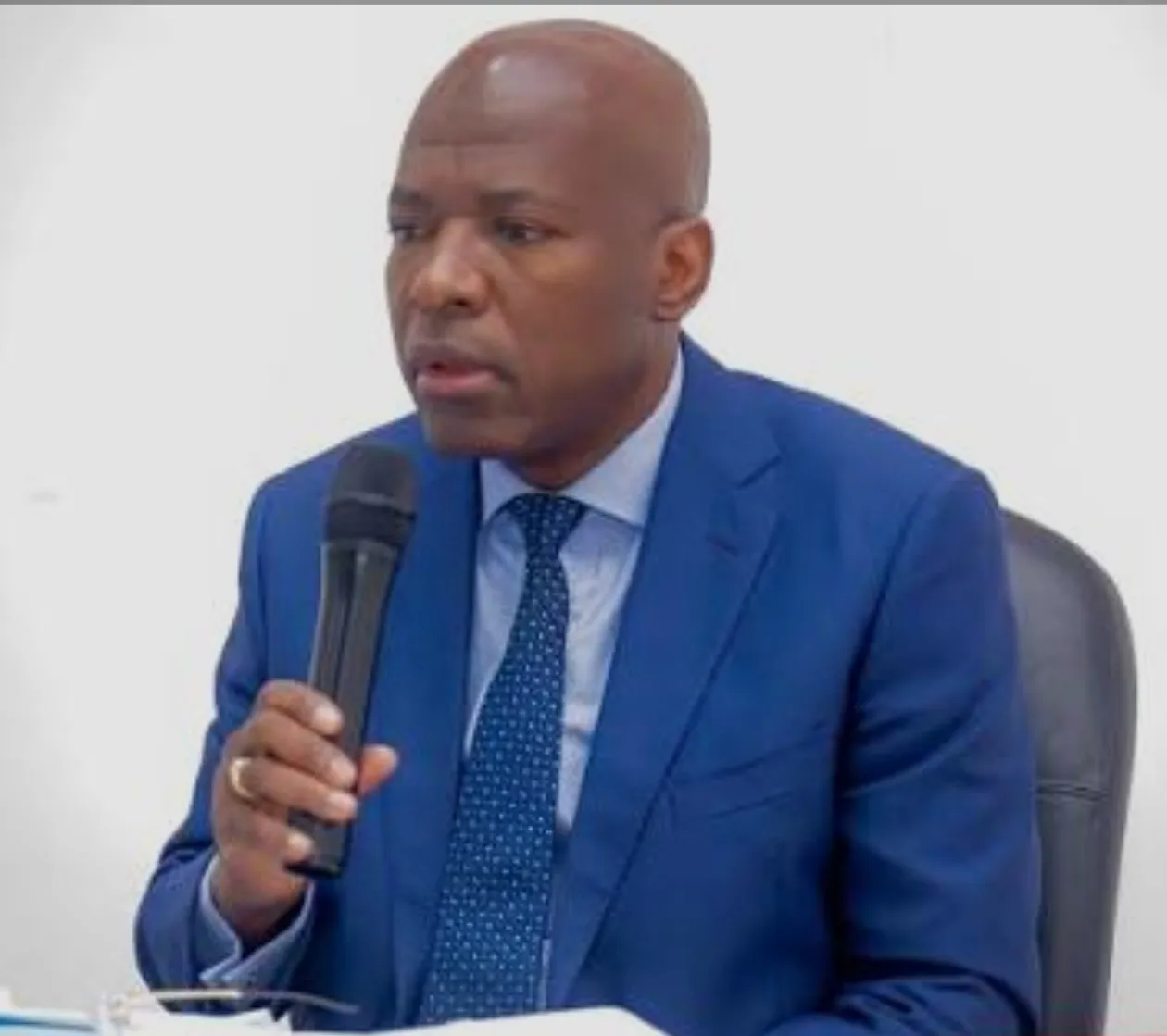 Governador do Moxico nega exigência de cartão do MPLA para bilhete de identidade após denúncias da UNITA