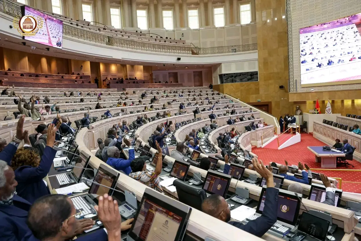 Parlamento aprova mudanças para facilitar emissão do Bilhete de Identidade