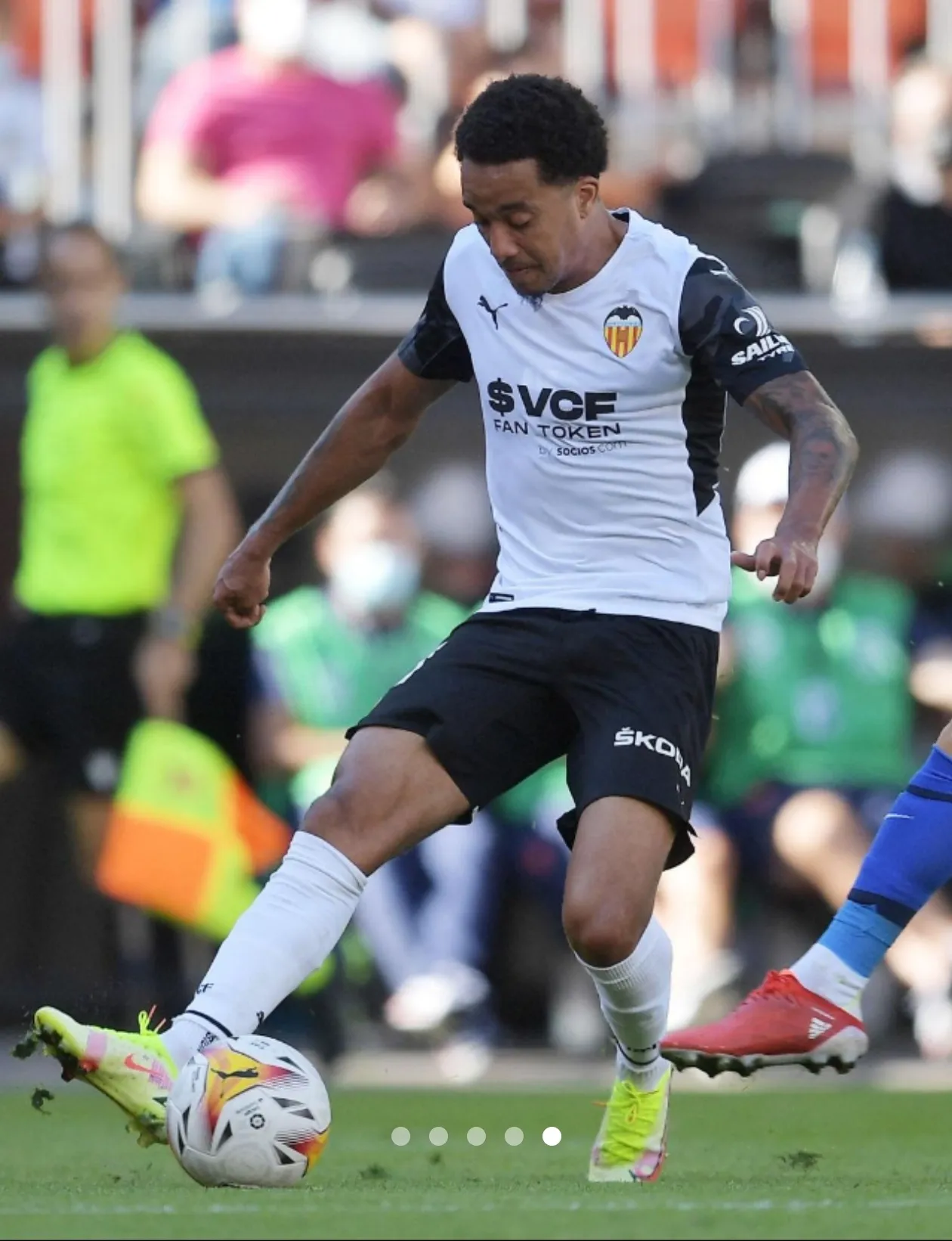 Internacional angolano Hélder Costa regressa ao futebol angolano pela porta do Petro