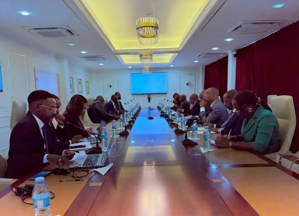 Excesso de prisão preventiva cai, mas sistema penal continua sob pressão em Angola