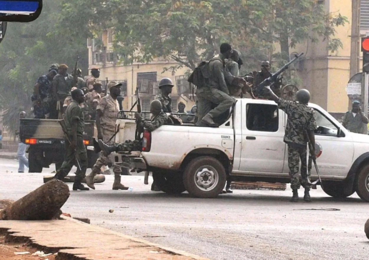 Ataque contra comboio militar deixa dezenas de mortos e prisioneiros no Mali