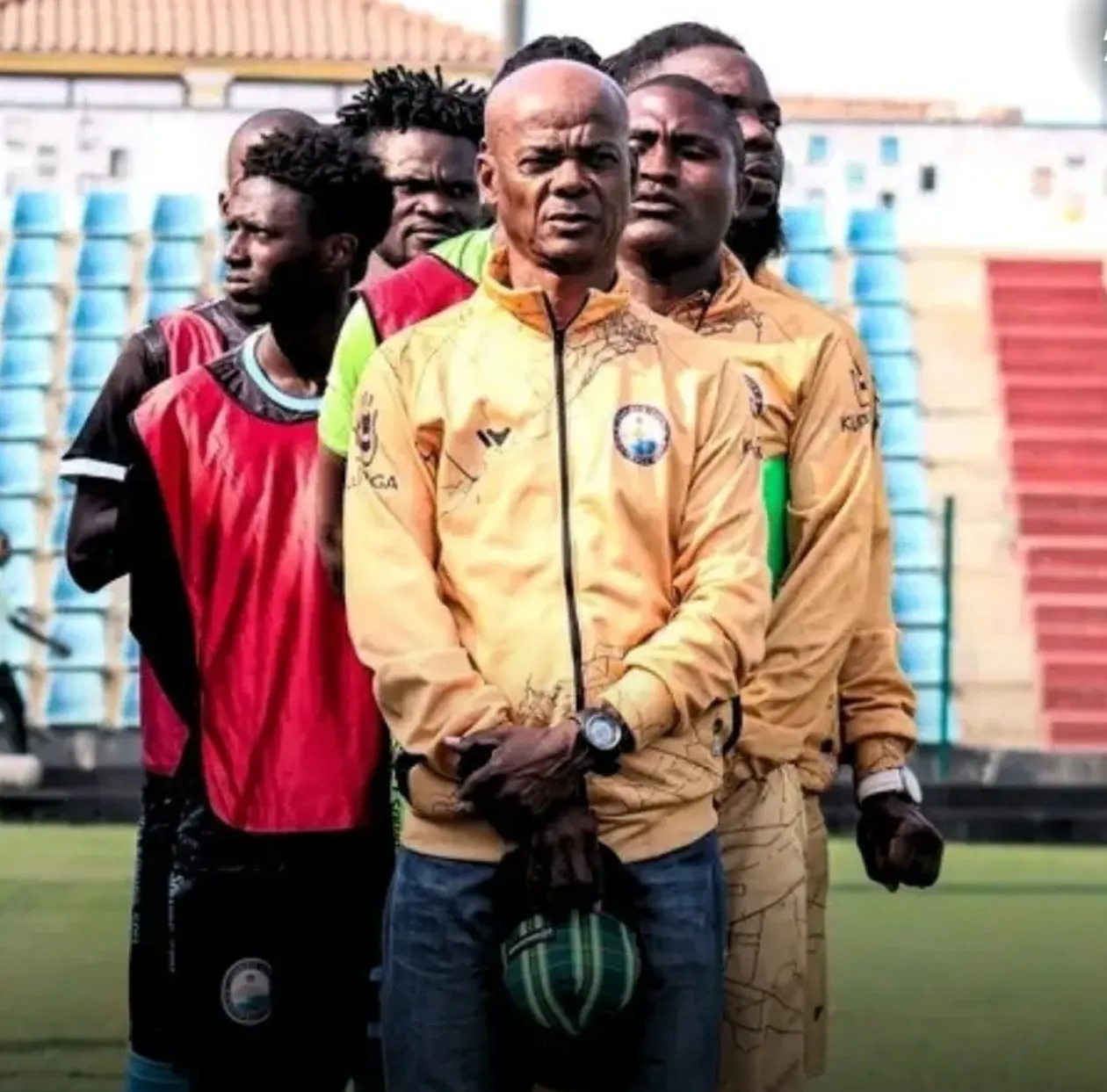 Paulo Saraiva deixa comando técnico do Luanda City FC após série de resultados negativos