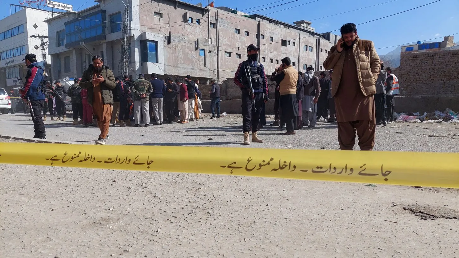 Atentado suicida em Dera Ismail Khan, no Paquistão, mata 11 pessoas e fere 30