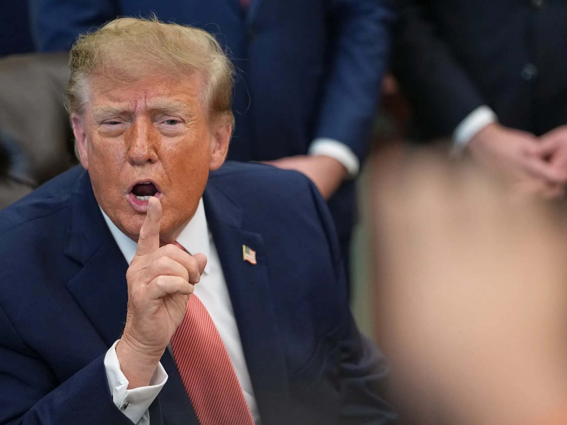 Relações entre EUA e Ucrânia deterioram-se após pressão de Trump por acordo com a Rússia e dúvidas sobre apoio militar