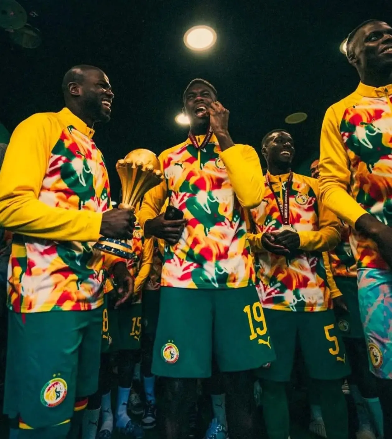 Senegal exibe troféu do CAN antes de vencer Perú em amistoso
