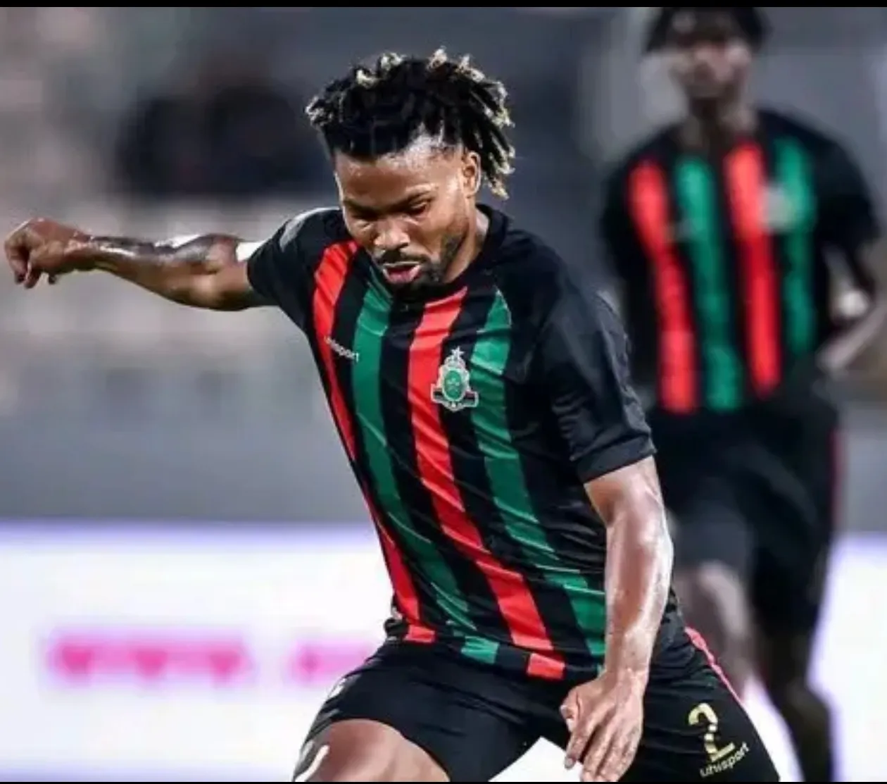 Exibição sólida de Tó Carneiro confirma lugar na final da CAF