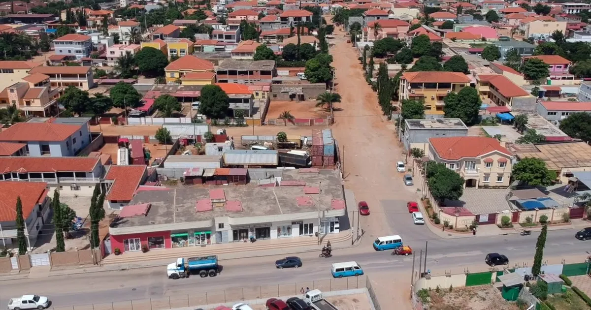 Autoridades anunciam arranque das obras de pavimentação da rua do Centro Logístico do Talatona