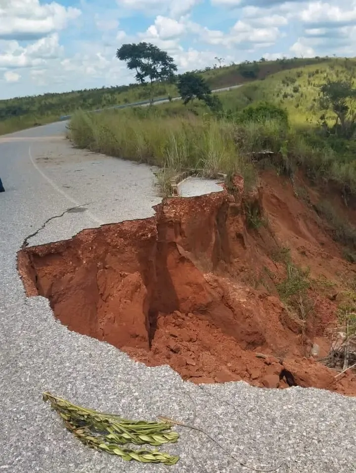 Uíge: ravina ameaça cortar ligação entre Damba e Maquela do Zombo