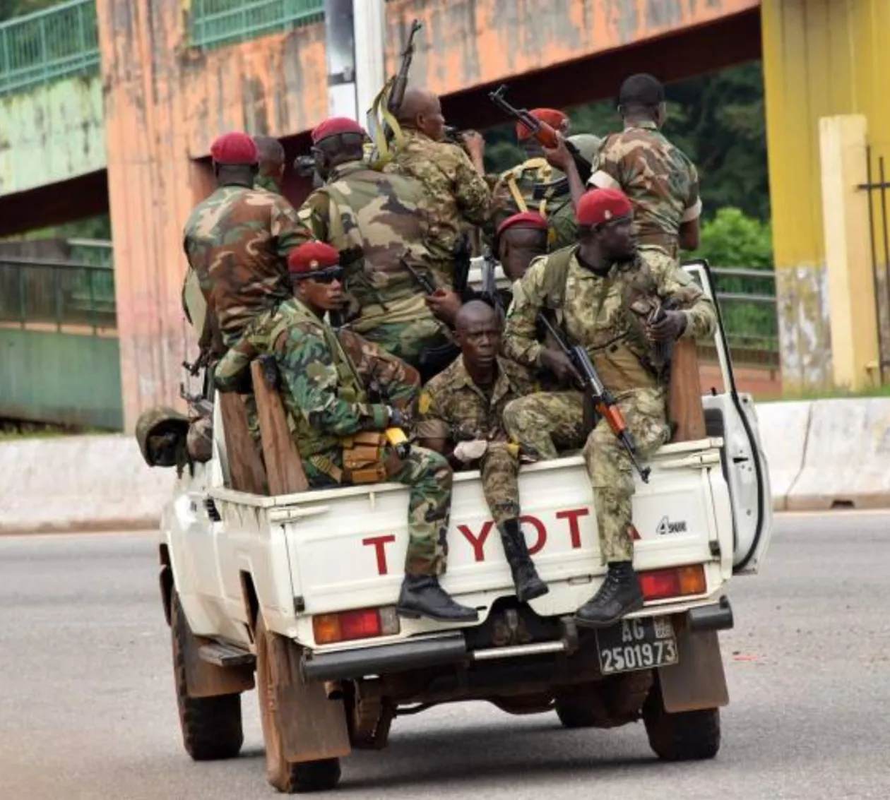 Gabão pretende enviar quadros militares para formação em Angola