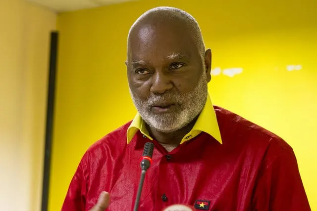 Angola transformou-se em actor influente e estratégico na paz mundial, afirma Mário Pinto de Andrade