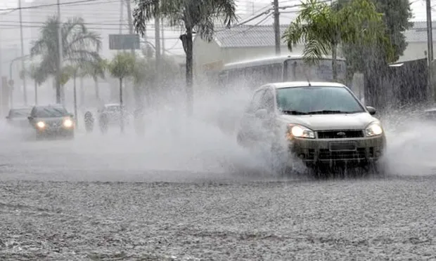 AINAMET alerta para chuva forte em três províncias do país