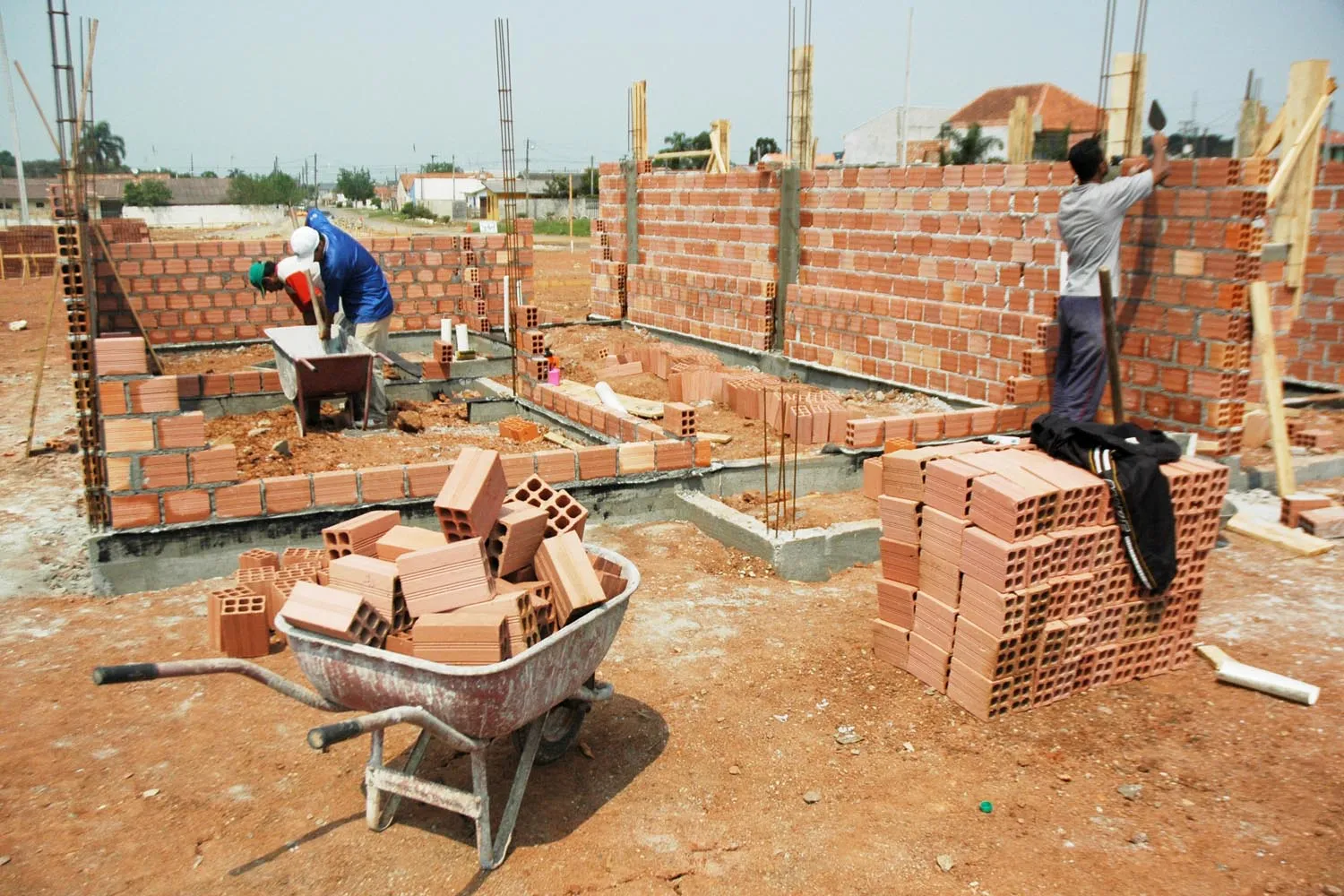 Governo do Moxico-Leste aposta na expansão urbana do Cazombo com distribuição de lotes
