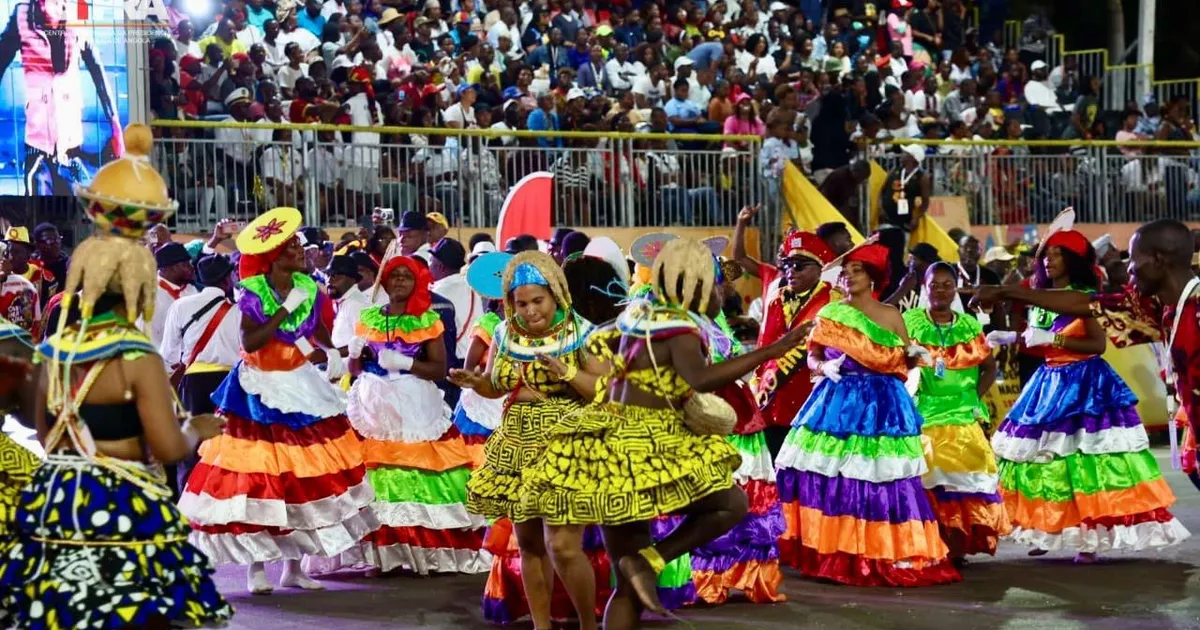Carnaval da Dipanda: mais de 20 grupos desfilaram hoje na Marginal de Luanda
