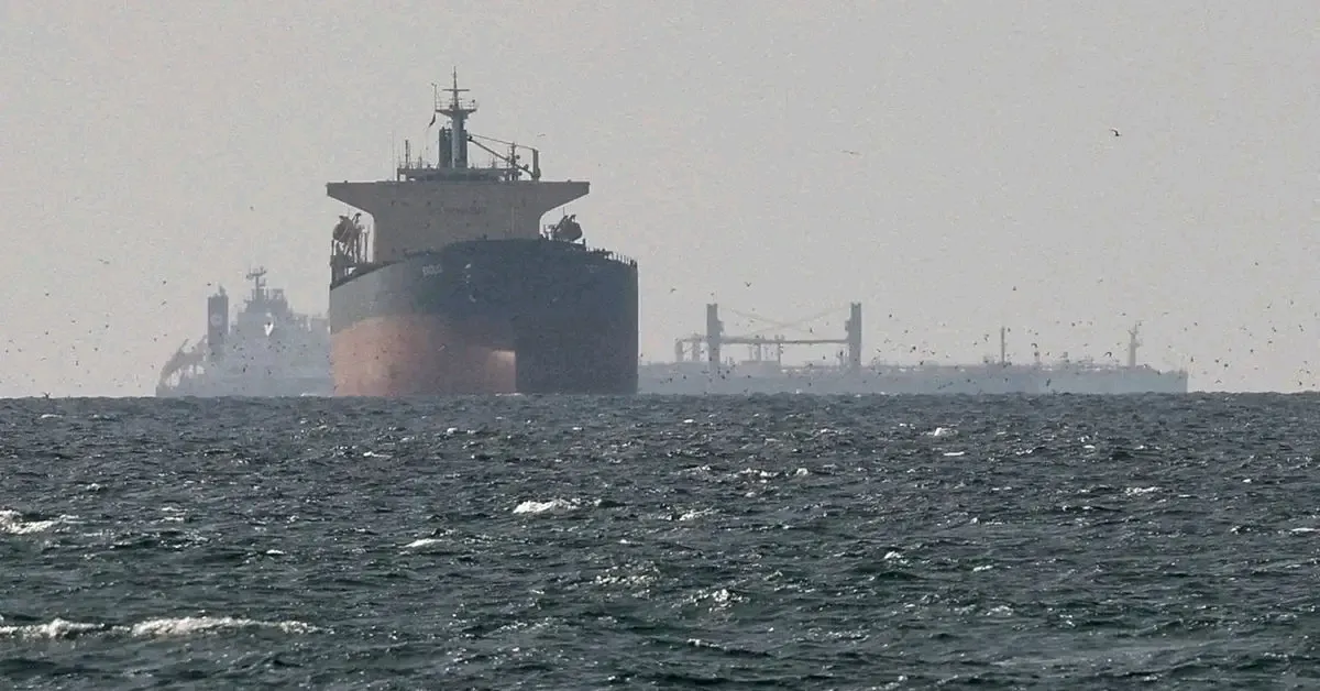 Petróleo cai para mínimo de três meses com acordo EUA–Irão e reabertura de Ormuz