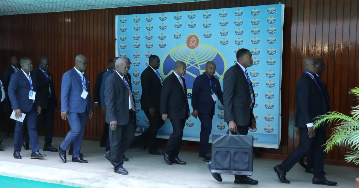 48 anos depois Rádio Nacional de Angola volta receber visita presidencial