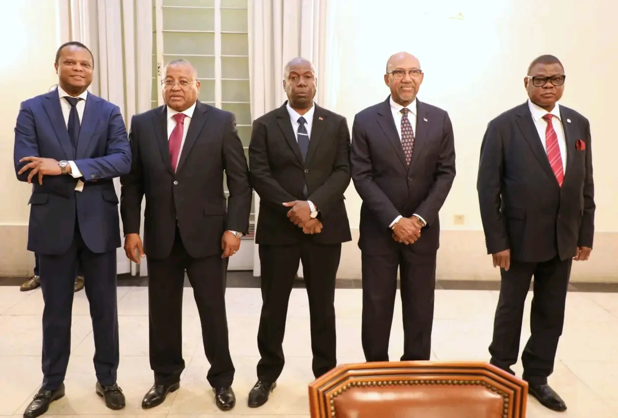 Téte António dá posse a cinco novos cônsules-gerais de Angola em Houston, Guangzhou, Londres e Namíbia