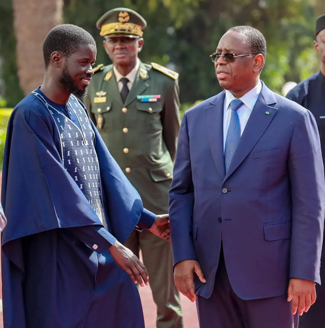 Senegal: Antigo Presidente Macky Sall regressa a Dakar para encontro com Bassirou Diomaye Faye