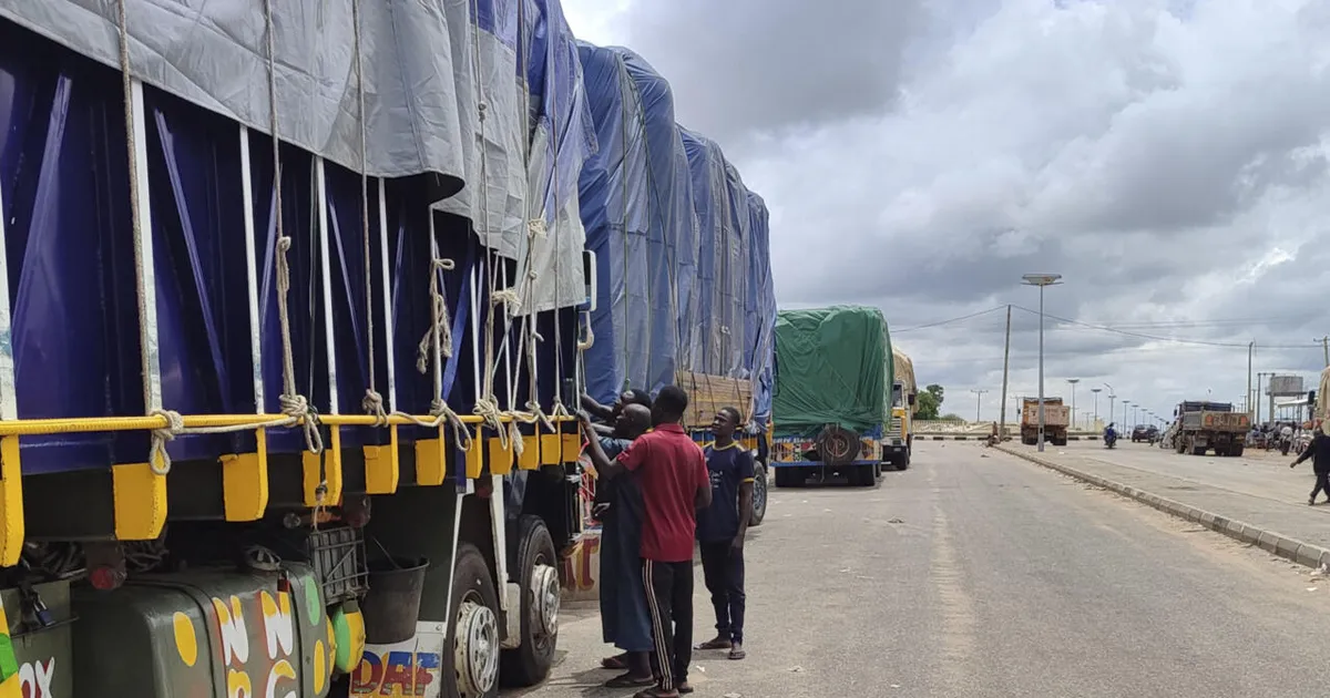 Veículos pesados começam a pagar pesagem nas estradas de Angola
