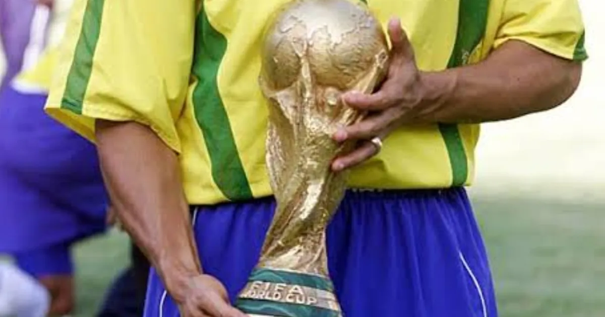 Roberto Carlos hospitalizado no Brasil após sofrer ataque cardíaco