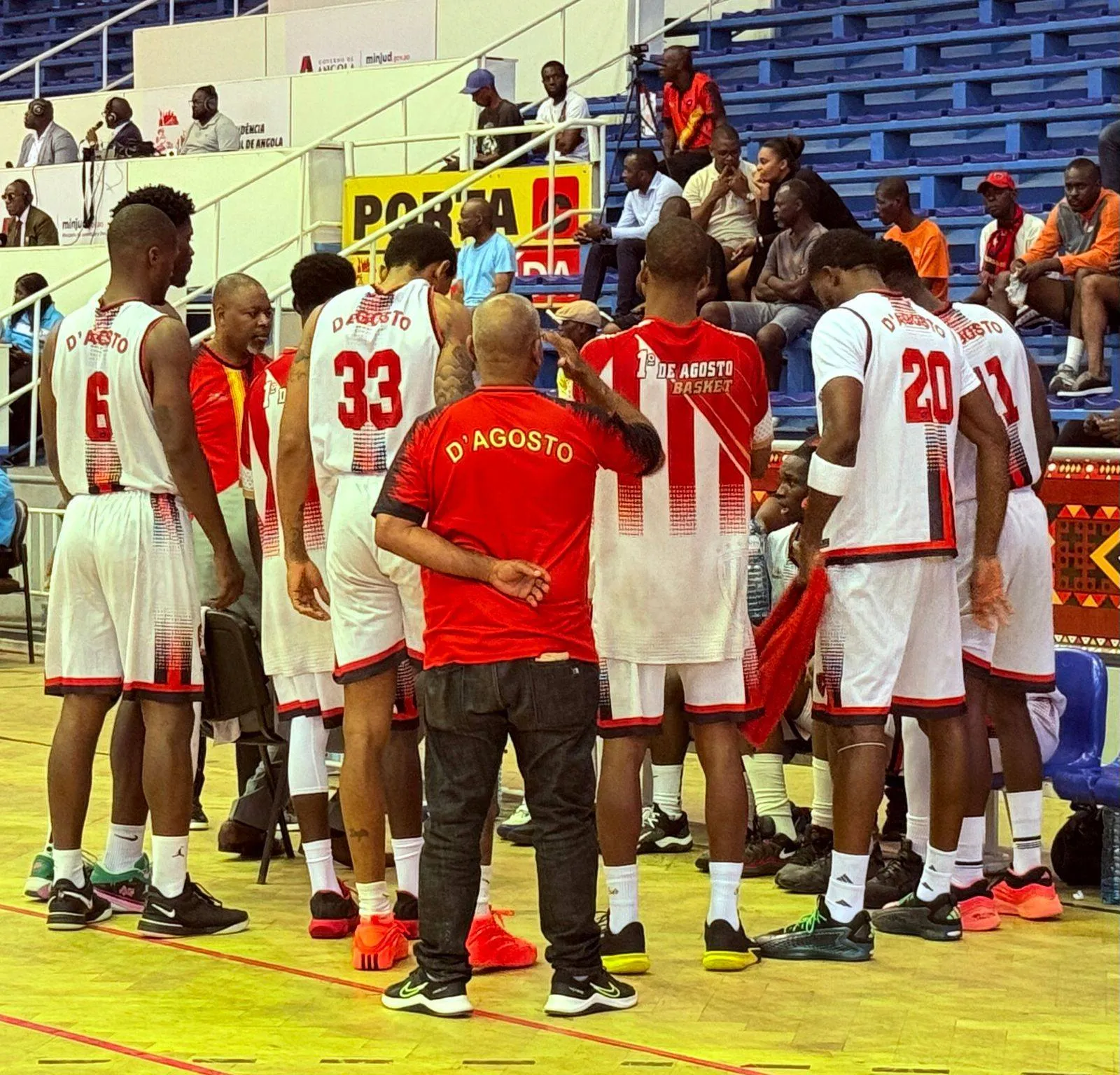 1º de Agosto e Petro vencem com chapa 100 e reforçam posições no Unitel Basket