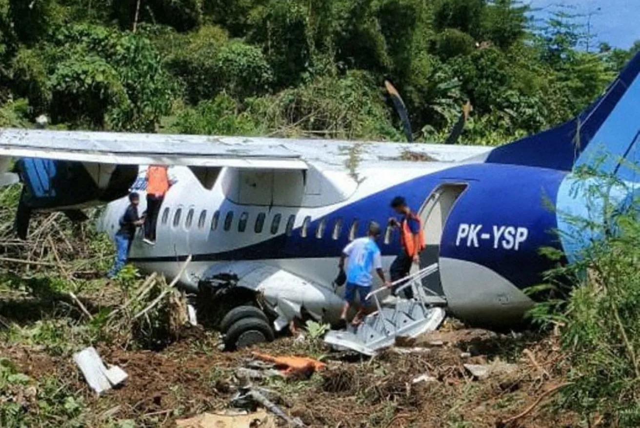 Indonésia encontra destroços de avião desaparecido no sábado