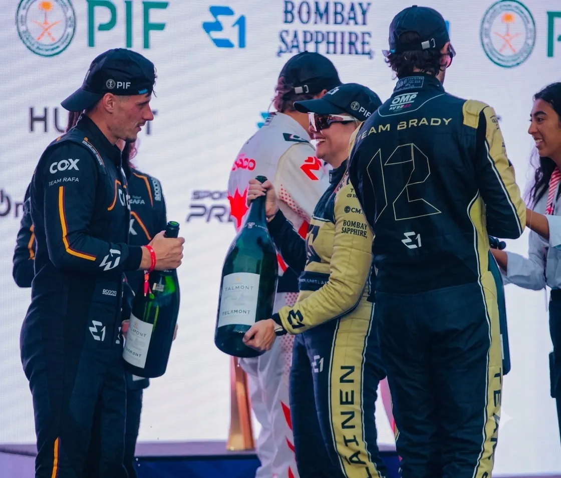 Team Brady leva troféu na primeira corrida do E1 em Angola
