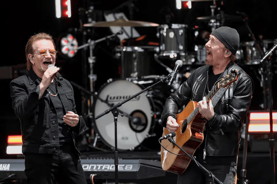 U2 celebra 50 anos de carreira com concerto histórico na escola onde a banda nasceu