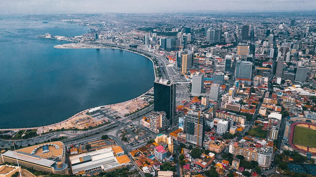 Luandenses criticam inexistência de serviços sociais em dia de aniversário da cidade