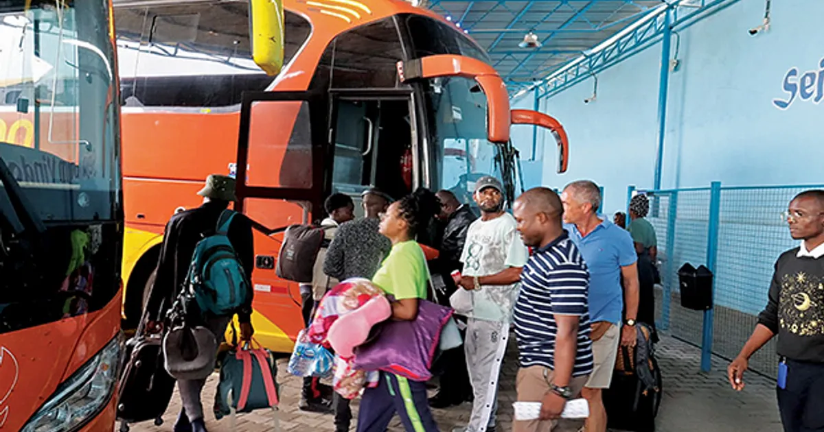 Terminais rodoviários de Luanda registam forte afluência de passageiros na quadra festiva