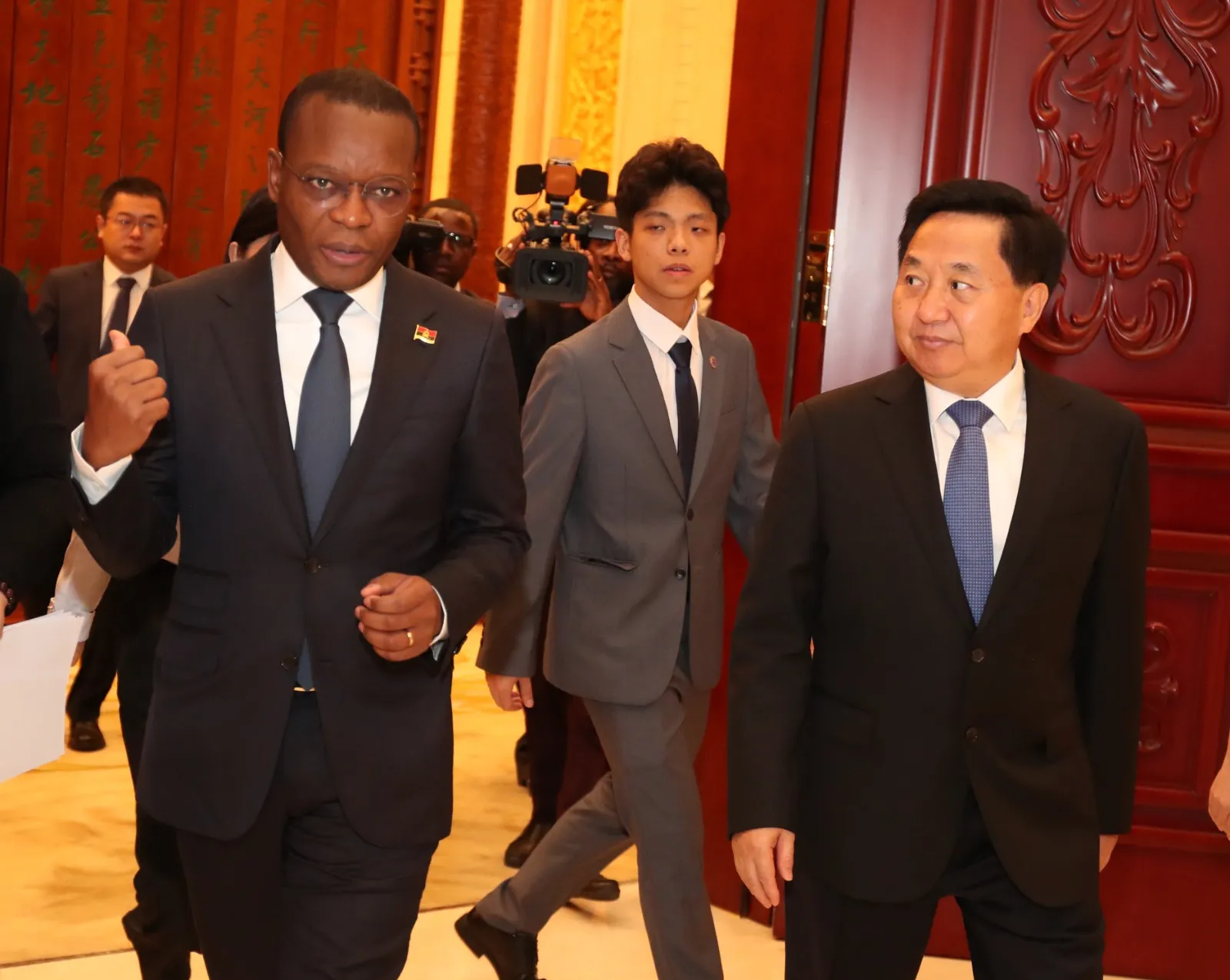 Angola quer reforçar poder de fiscalização do Parlamento com experiência chinesa