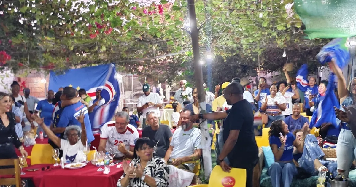 Cabo-verdianos em Angola festejam apuramento histórico da seleção para  Mundial das Américas na Ilha de Luanda