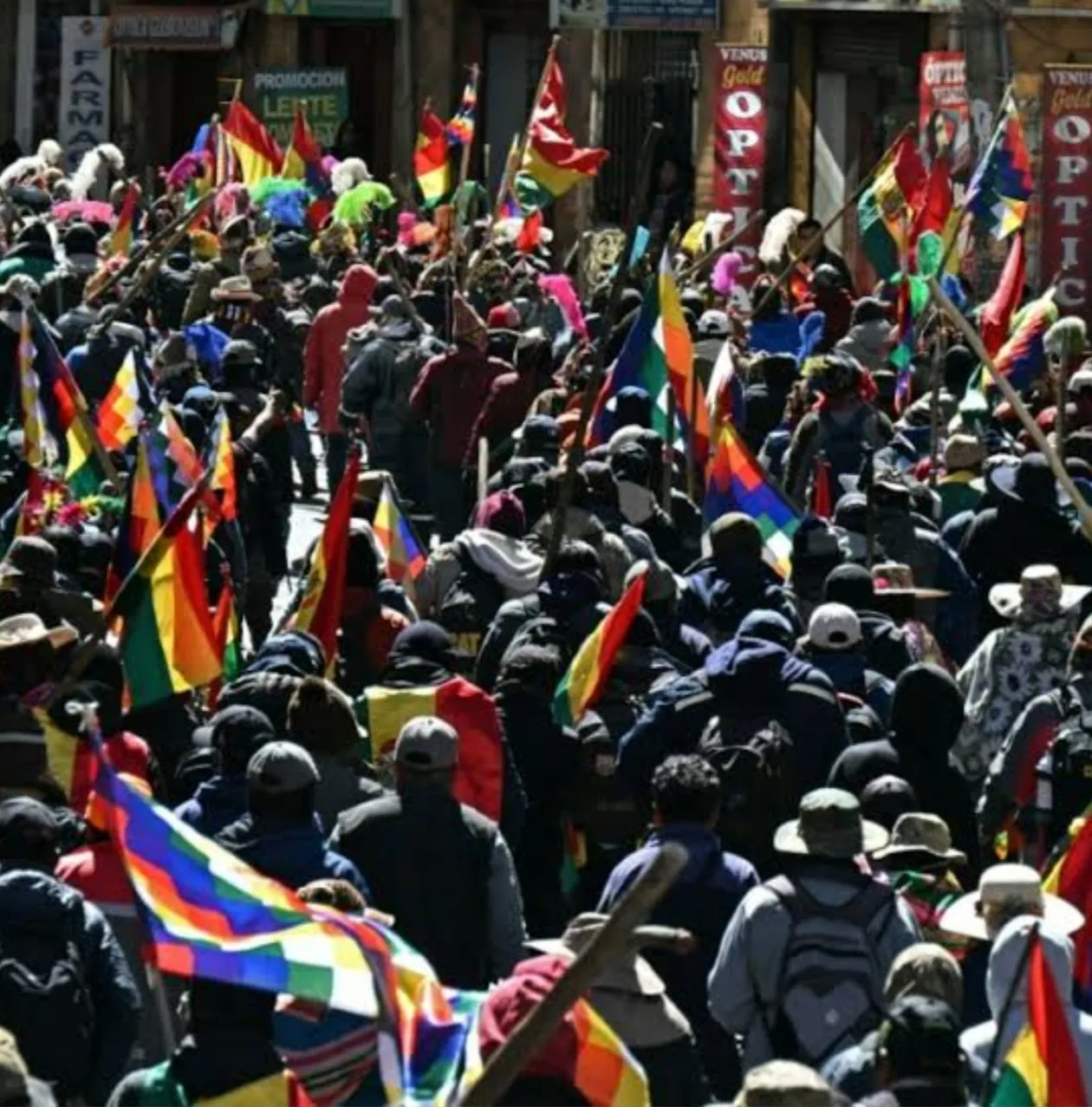 Presidente da Bolívia declara o estado de emergência para restaurar normalidade após protestos