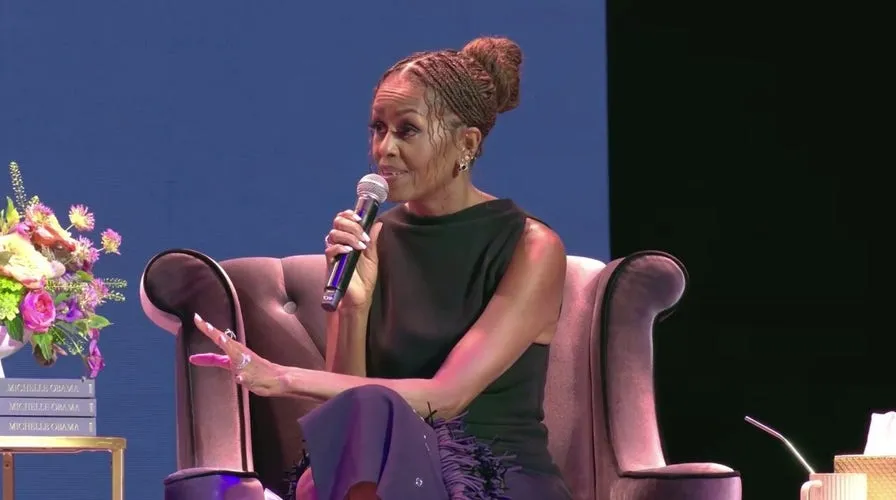 Michelle Obama acusa imprensa de usar a moda para desvalorizar a sua actuação política