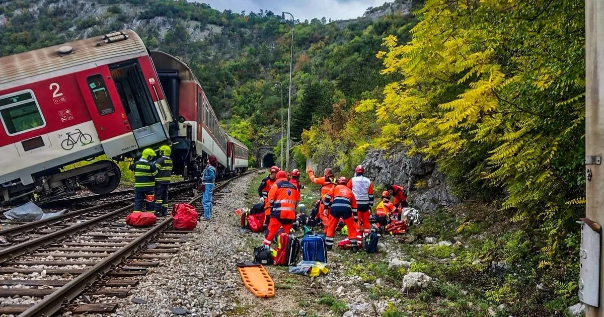 Eslováquia: colisão de comboios faz quase cem feridos em Roznava