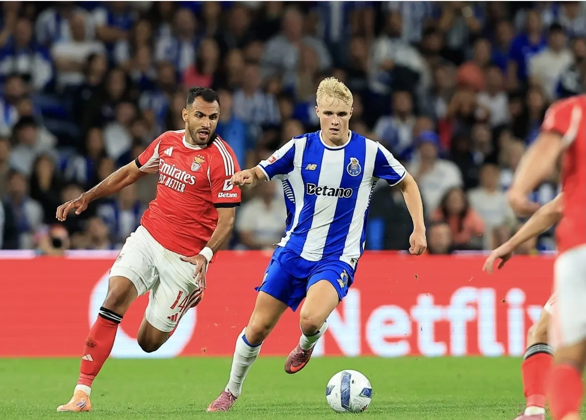 FC Porto domina clássico e mantém liderança isolada do campeonato português