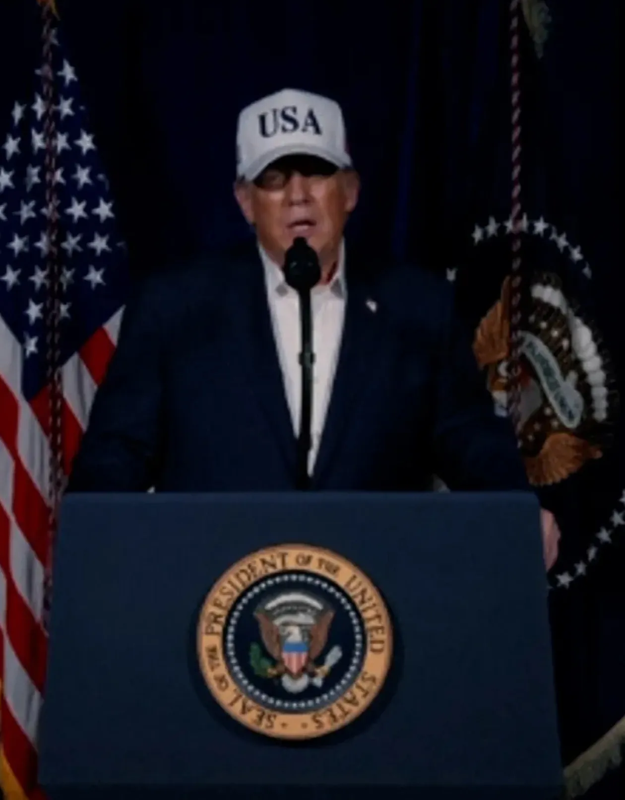 Trump celebra morte de Khamenei e exige união das forças iranianas com “patriotas do Irão”