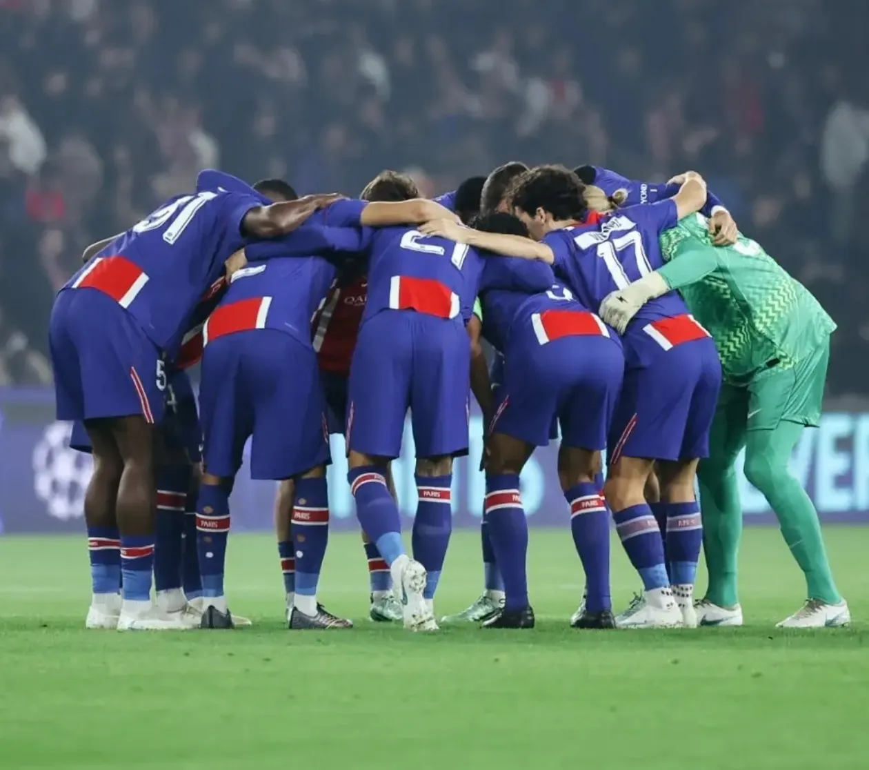 PSG goleia Barcelona e Manchester City impõe-se ao AEK Atenas do angolano Zini Salvador