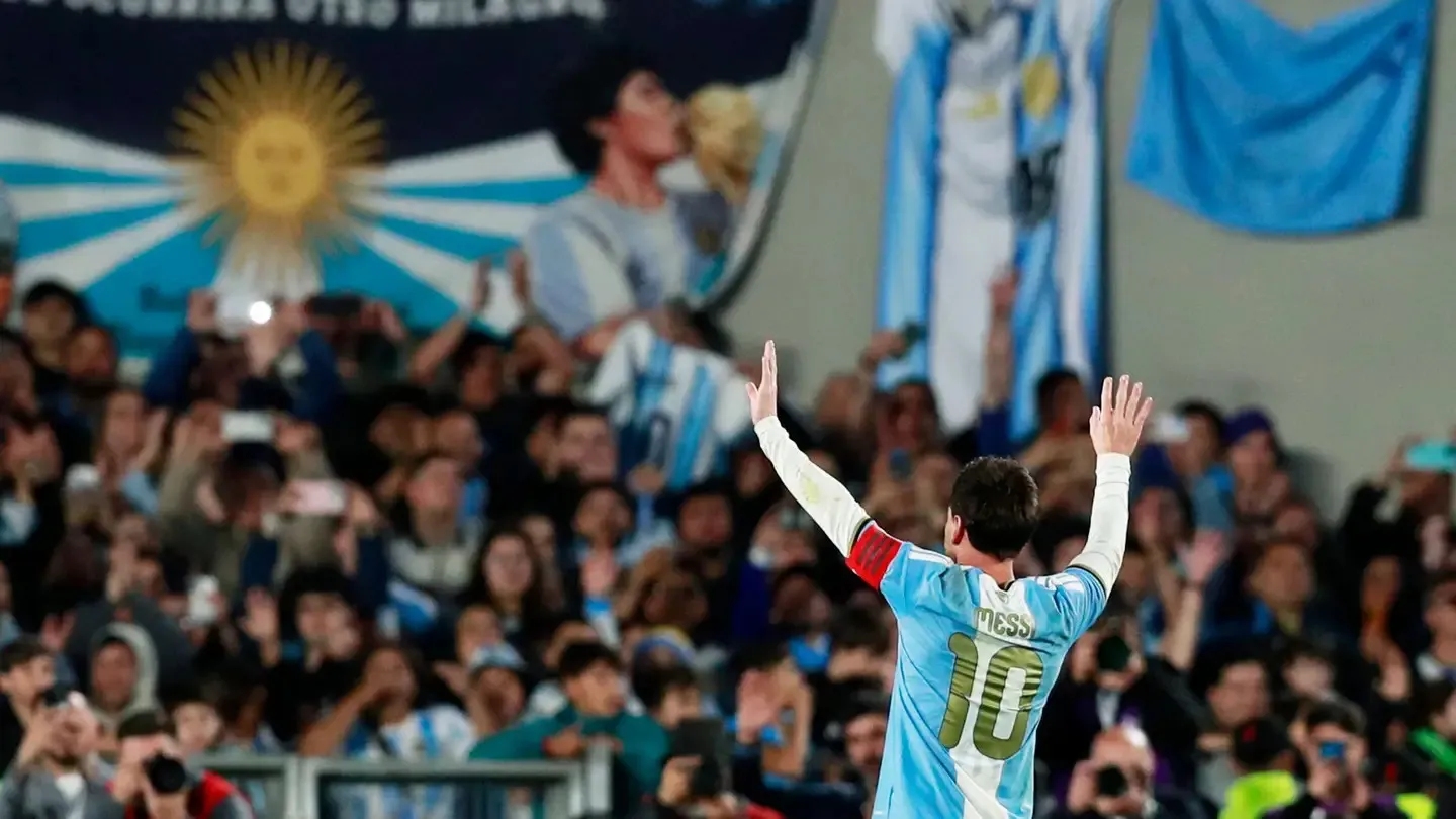 Lionel Messi anuncia despedida após mais de 20 anos pela Argentina e recebe homenagens de Neymar, Ronaldinho e Di María