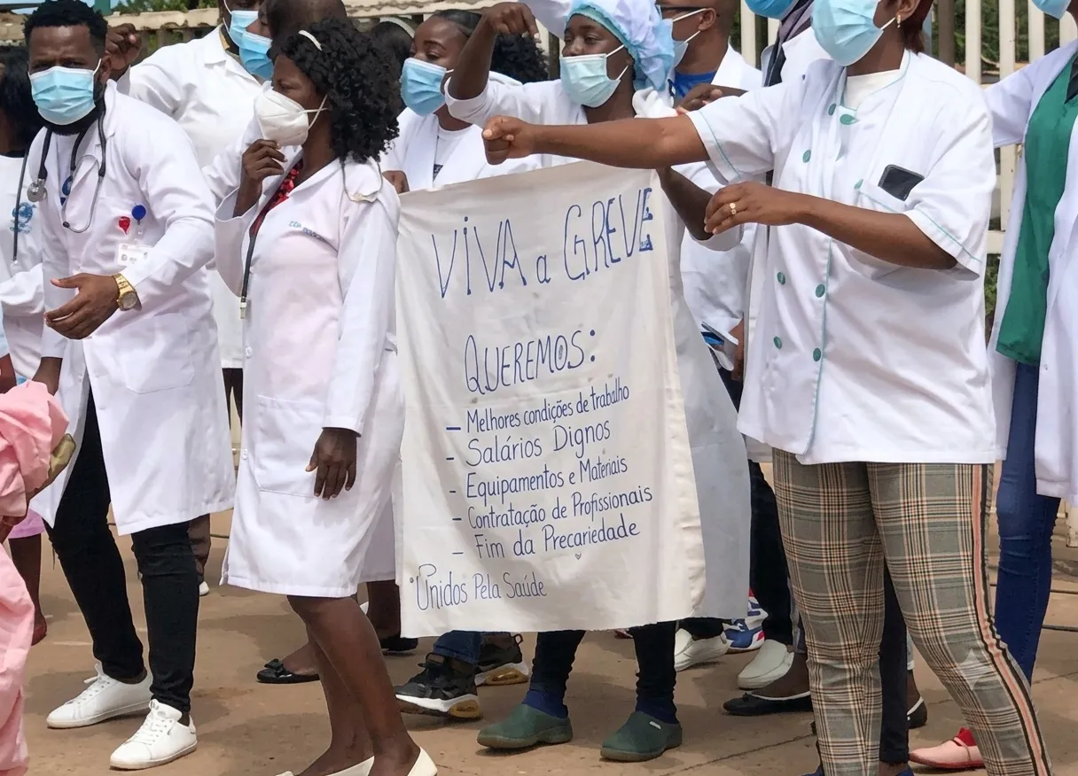 Enfermeiros do Bengo entram em greve de 2 dias e avisam que serviços mínimos terão poucos profissionais; sindicato fala em detenções e Governo diz que greve é ilegítima