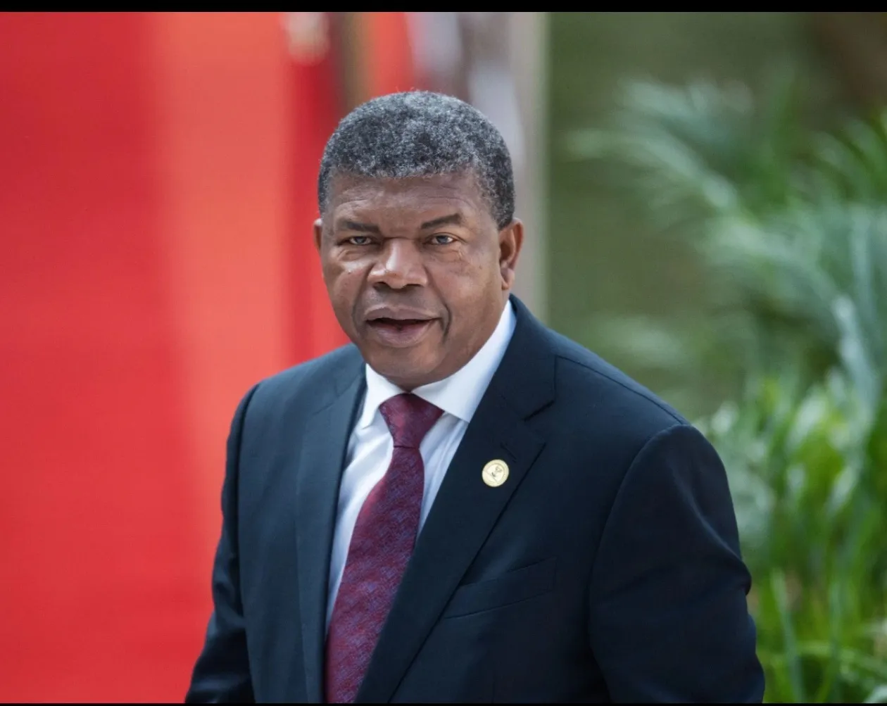 João Lourenço e Emmanuel Macron reforçam cooperação bilateral em contacto telefónico