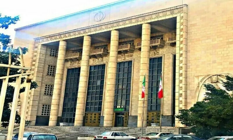 Irão rejeita novas negociações com os Estados Unidos sobre o estreito de Ormuz