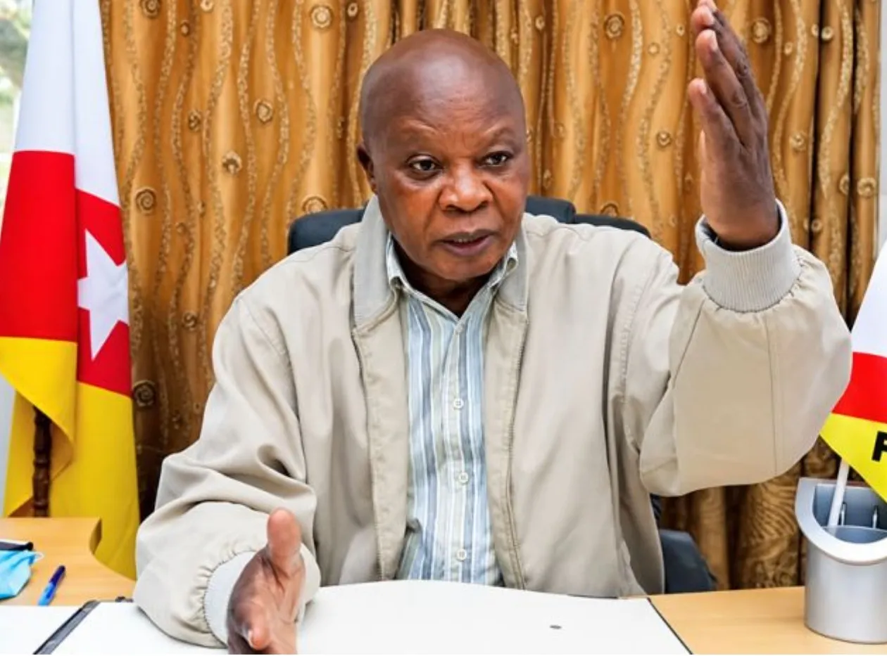 FNLA adia congresso de setembro para 25 a 27 de novembro e Nimi-a-Simbi enfrenta contestação de Ngola Kabangu