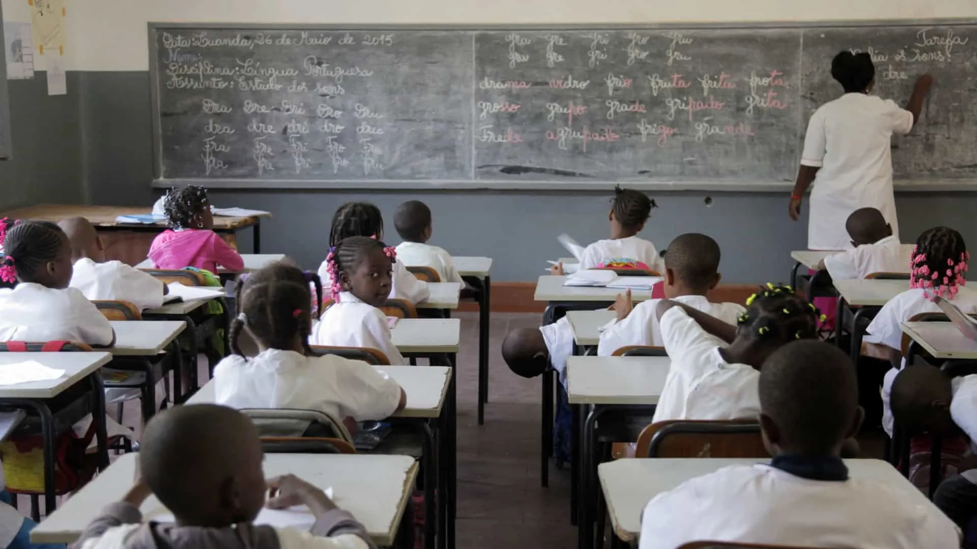 MED anuncia concurso para 9.000 agentes da Educação