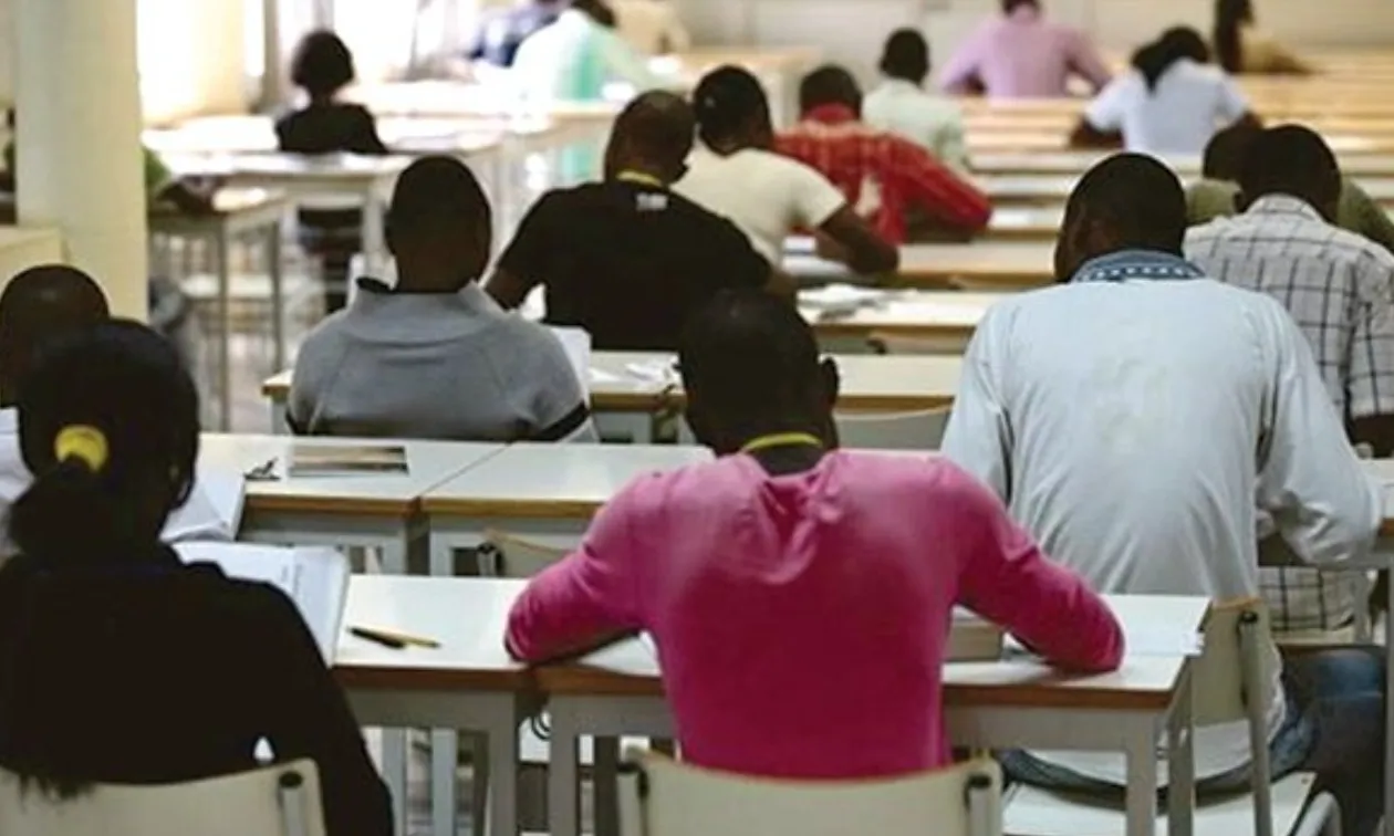 Ensino superior anuncia 290 mil vagas para 2026/2027; outro relato aponta 283,5 mil após suspensão de mais de 250 cursos