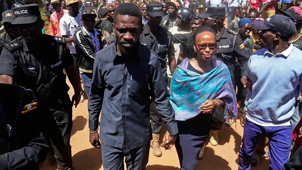 Uganda: filho do Presidente recém-reeleito anuncia a morte de 30 apoiadores de Bobi Wine